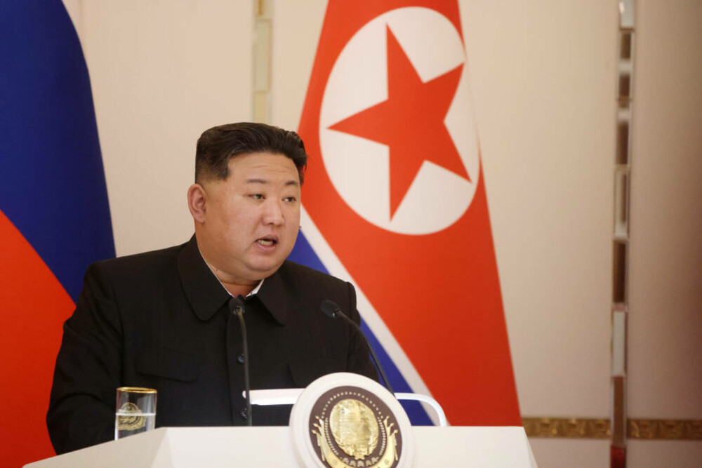 Kim Jong Un, apariție de senzație pe „insula comorilor”. Liderul nord-coreean, ținută fashion în fața supușilor. GALERIE FOTO - Imaginea 26