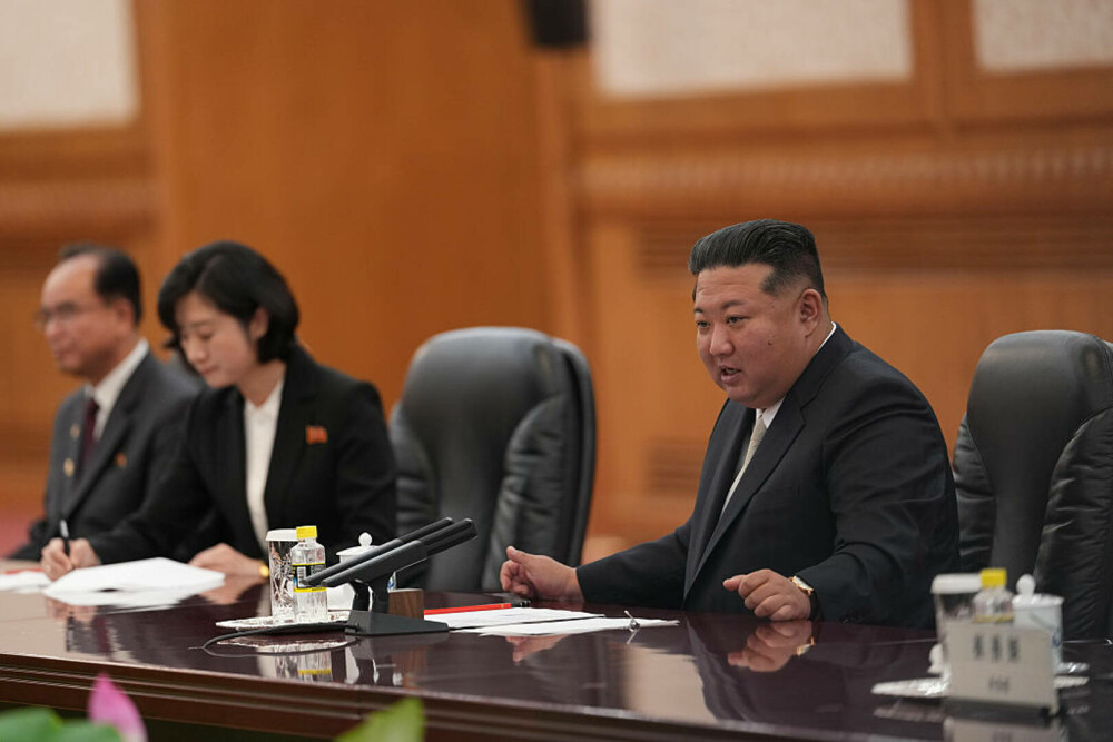 Kim Jong Un, apariție de senzație pe „insula comorilor”. Liderul nord-coreean, ținută fashion în fața supușilor. GALERIE FOTO - Imaginea 28