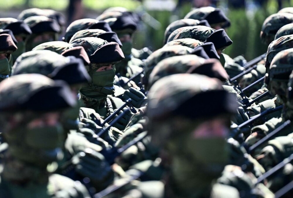 Serbia a organizat o paradă militară de amploare, descrisă drept „cea mai mare demonstrație de forță militară a țării” | FOTO - Imaginea 1