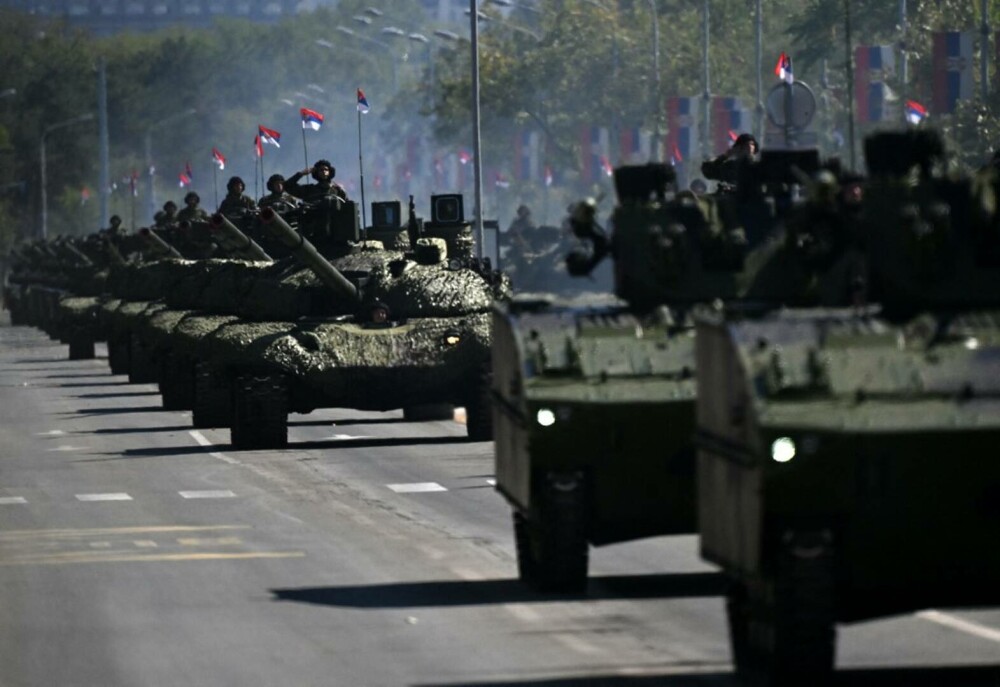 Serbia a organizat o paradă militară de amploare, descrisă drept „cea mai mare demonstrație de forță militară a țării” | FOTO - Imaginea 2