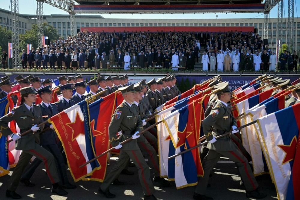 Serbia a organizat o paradă militară de amploare, descrisă drept „cea mai mare demonstrație de forță militară a țării” | FOTO - Imaginea 3