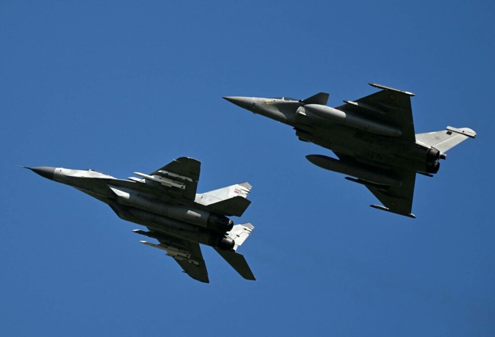 Serbia a organizat o paradă militară de amploare, descrisă drept „cea mai mare demonstrație de forță militară a țării” | FOTO - Imaginea 4