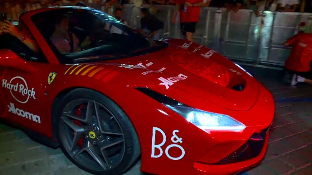 Raliul Gumball 3000 a revenit la București după 9 ani. Reacția unor străini, impresionați de spectacolul cu supermașini - Imaginea 6
