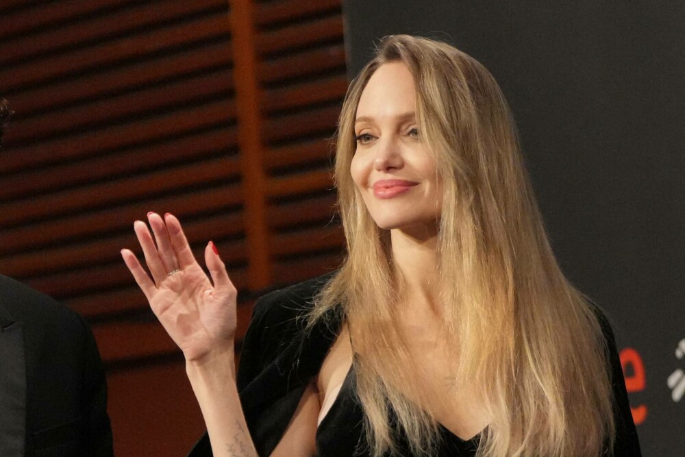 Angelina Jolie, apariție spectaculoasă pe covorul roșu de la San Sebastian. Actrița a furat toate privirile | GALERIE FOTO - Imaginea 2