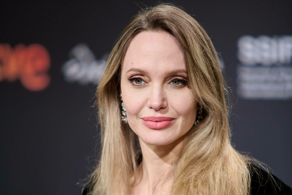 Angelina Jolie, apariție spectaculoasă pe covorul roșu de la San Sebastian. Actrița a furat toate privirile | GALERIE FOTO - Imaginea 1