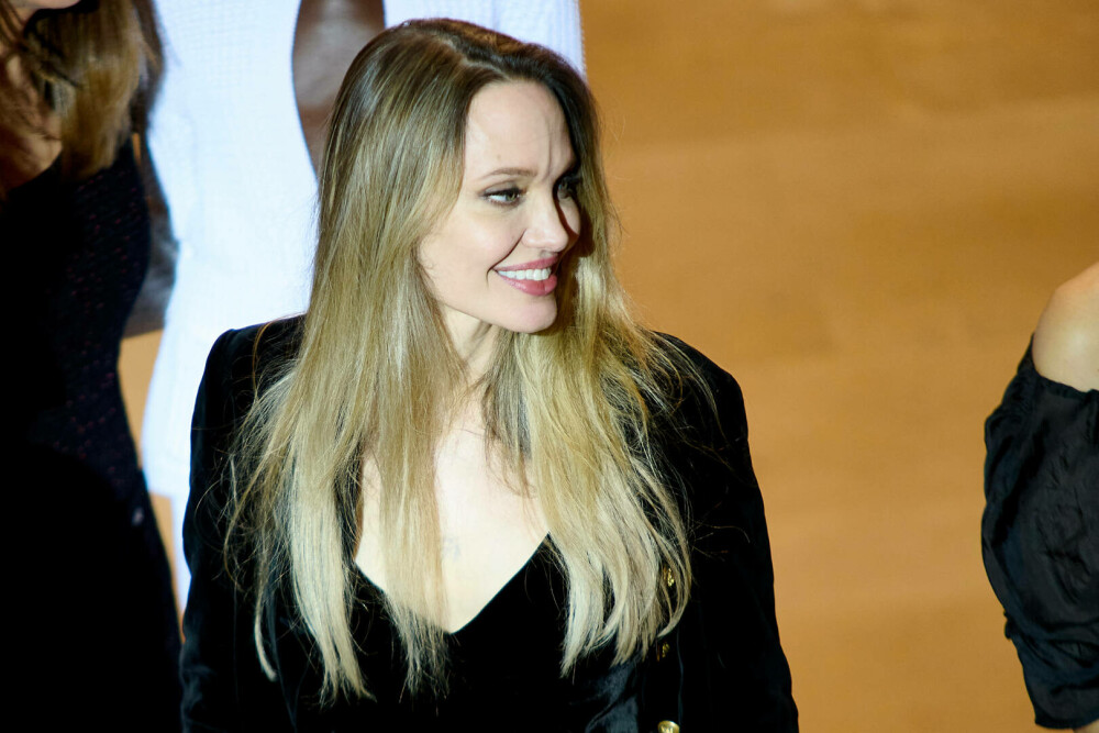 Angelina Jolie, apariție spectaculoasă pe covorul roșu de la San Sebastian. Actrița a furat toate privirile | GALERIE FOTO - Imaginea 8