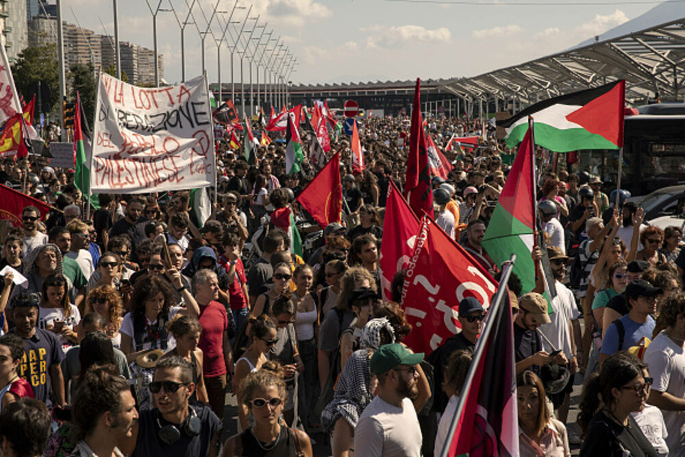 Zeci de mii de persoane au protestat în Italia față de genocidul din Fâşia Gaza. „Să blocăm totul!