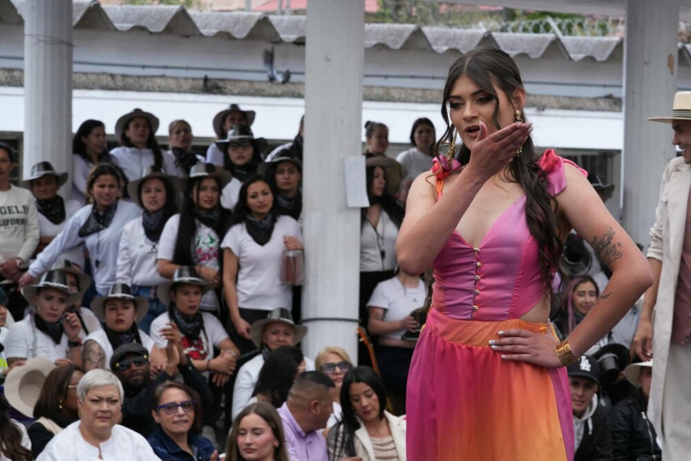 „Miss Pușcărie” într-o închisoare supraaglomerată din Bogota. Traficantele și-au etalat calitățile pe podium |GALERIE FOTO - Imaginea 5