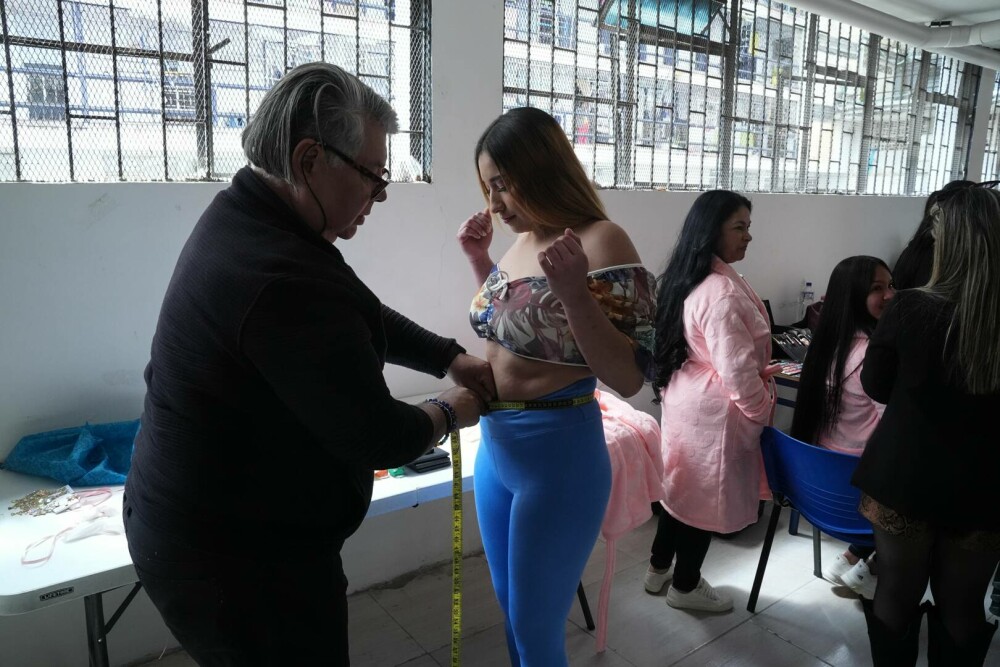 „Miss Pușcărie” într-o închisoare supraaglomerată din Bogota. Traficantele și-au etalat calitățile pe podium |GALERIE FOTO - Imaginea 7