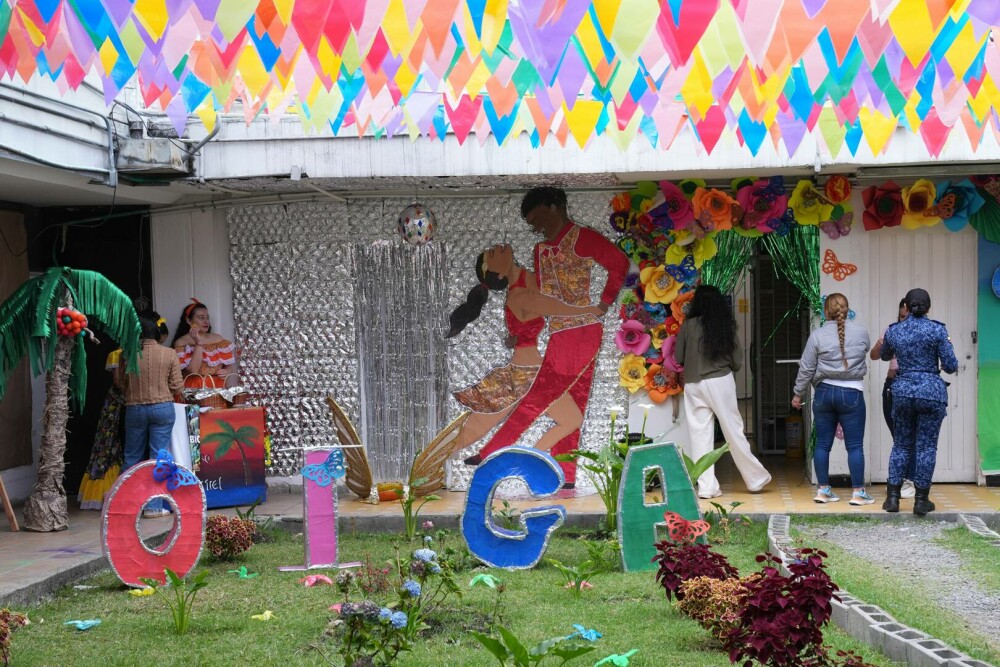 „Miss Pușcărie” într-o închisoare supraaglomerată din Bogota. Traficantele și-au etalat calitățile pe podium |GALERIE FOTO - Imaginea 10