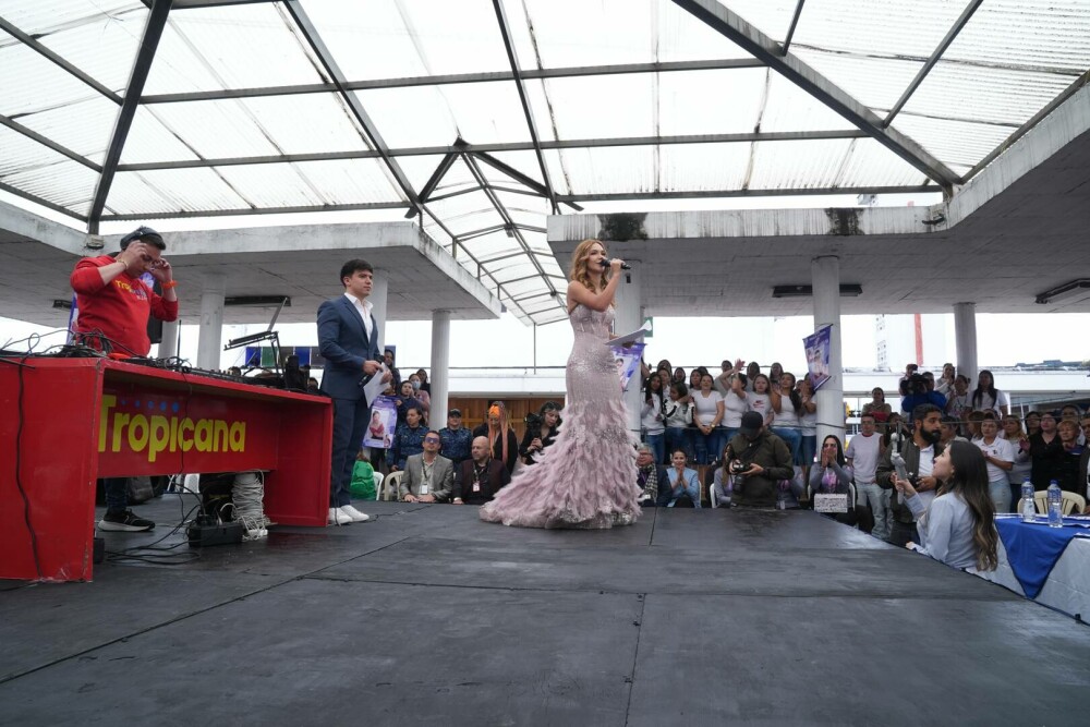 „Miss Pușcărie” într-o închisoare supraaglomerată din Bogota. Traficantele și-au etalat calitățile pe podium |GALERIE FOTO - Imaginea 11