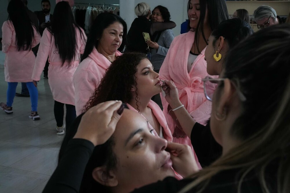 „Miss Pușcărie” într-o închisoare supraaglomerată din Bogota. Traficantele și-au etalat calitățile pe podium |GALERIE FOTO - Imaginea 19