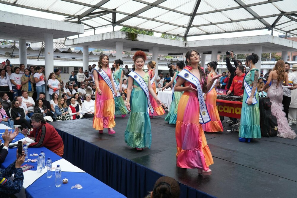 „Miss Pușcărie” într-o închisoare supraaglomerată din Bogota. Traficantele și-au etalat calitățile pe podium |GALERIE FOTO - Imaginea 24