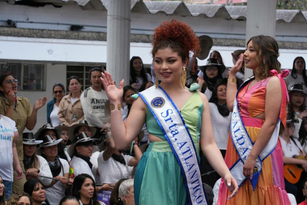 „Miss Pușcărie” într-o închisoare supraaglomerată din Bogota. Traficantele și-au etalat calitățile pe podium |GALERIE FOTO - Imaginea 29