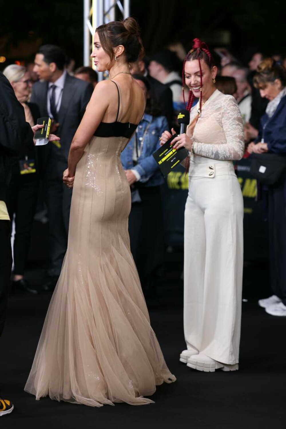 Emily Blunt a strălucit pe covorul roșu într-o rochie nude cu paiete. Cum arată ținuta purtată de actriță. GALERIE FOTO - Imaginea 2