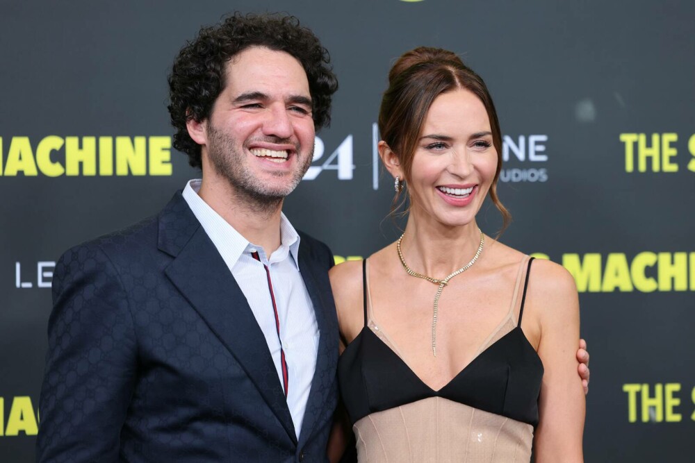 Emily Blunt a strălucit pe covorul roșu într-o rochie nude cu paiete. Cum arată ținuta purtată de actriță. GALERIE FOTO - Imaginea 11