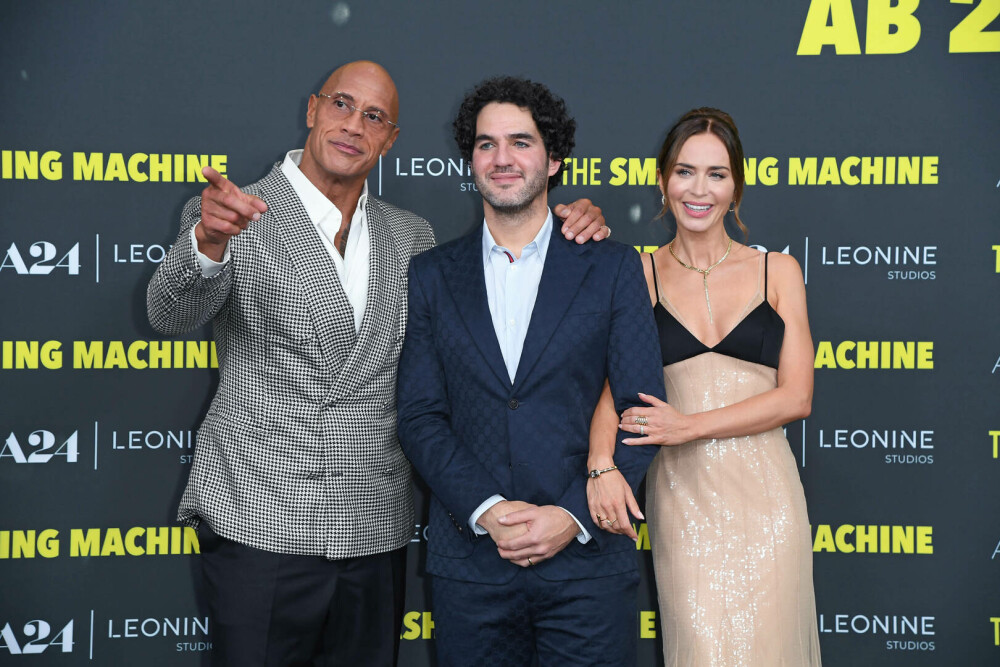 Emily Blunt a strălucit pe covorul roșu într-o rochie nude cu paiete. Cum arată ținuta purtată de actriță. GALERIE FOTO - Imaginea 19