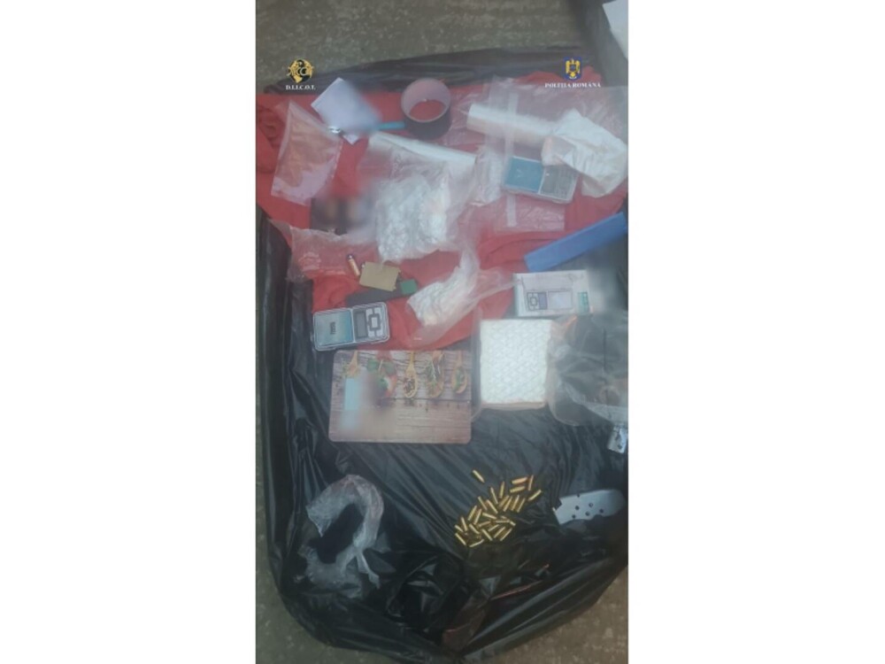 Un albanez a fost încătușat în parcarea Aeroportului Iași. Este unul dintre cei mai temuți traficanți de droguri - Imaginea 4