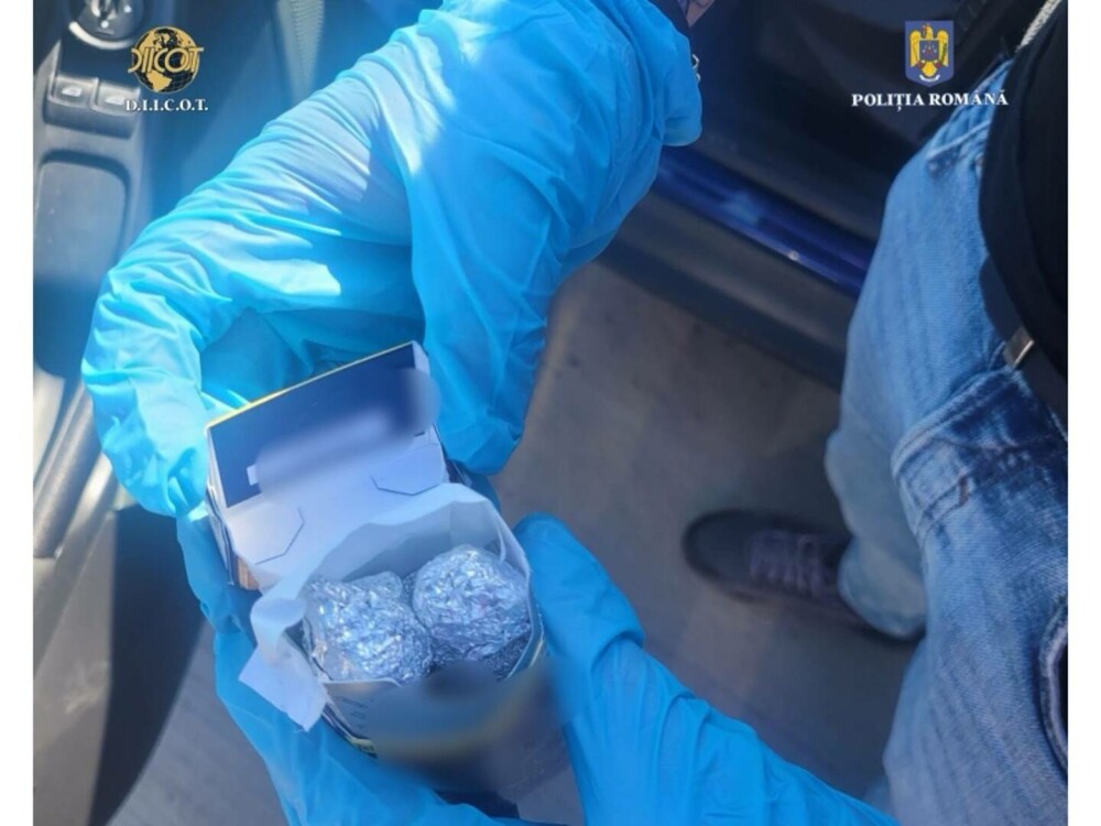 Un albanez a fost încătușat în parcarea Aeroportului Iași. Este unul dintre cei mai temuți traficanți de droguri - Imaginea 7