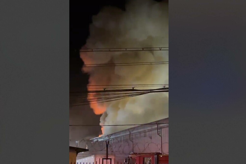 Incendiu uriaș la un depozit din București, în Pantelimon. Poluare de 7 ori peste limita admisă. VIDEO - Imaginea 2