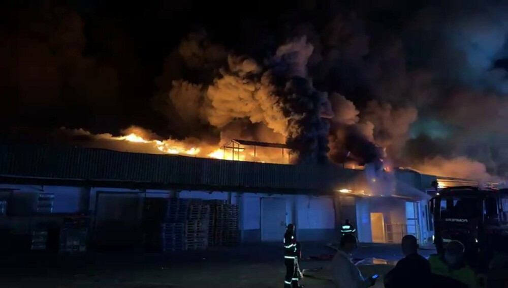 Incendiu uriaș la un depozit din București, în Pantelimon. Poluare de 7 ori peste limita admisă. VIDEO - Imaginea 4