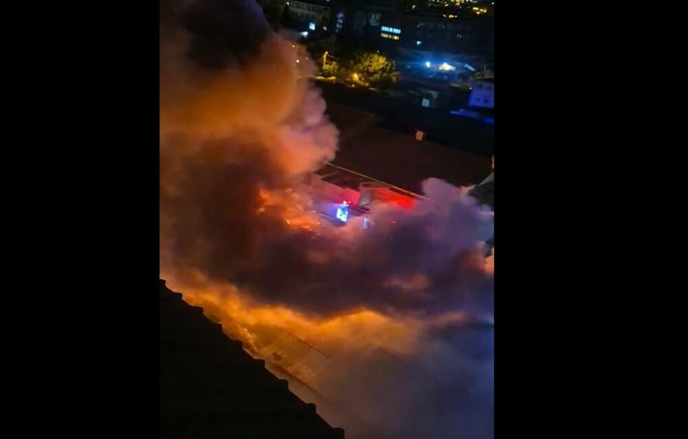 Incendiu uriaș la un depozit din București, în Pantelimon. Poluare de 7 ori peste limita admisă. VIDEO - Imaginea 8