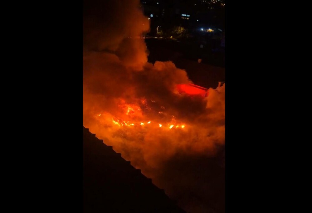 Incendiu uriaș la un depozit din București, în Pantelimon. Poluare de 7 ori peste limita admisă. VIDEO - Imaginea 11