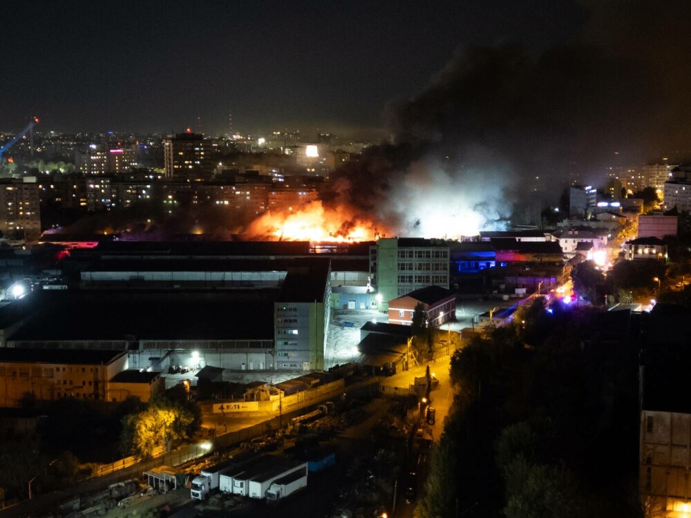 Incendiu uriaș la un depozit din București, în Pantelimon. Poluare de 7 ori peste limita admisă. VIDEO - Imaginea 13