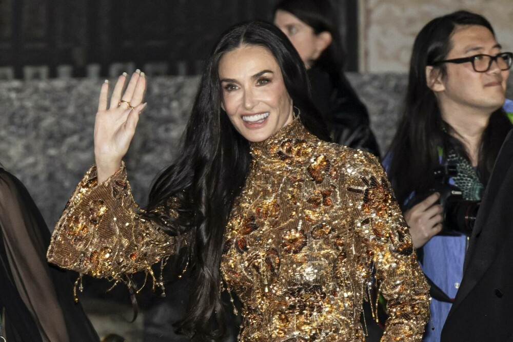 Demi Moore, apariție de senzație la Milano Fashion Week. Ținuta spectaculoasă care a cucerit publicul. GALERIE FOTO - Imaginea 2