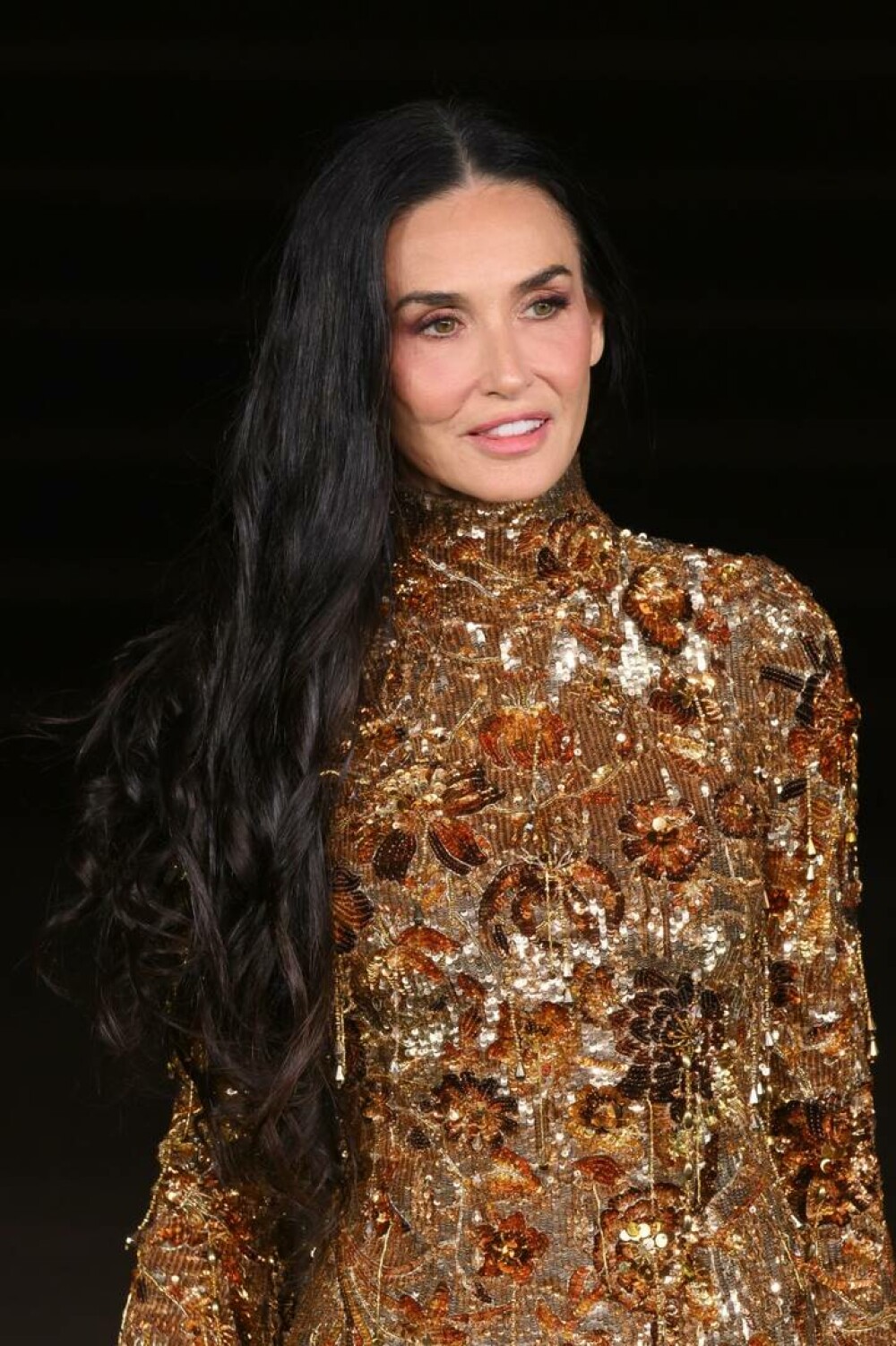 Demi Moore, apariție de senzație la Milano Fashion Week. Ținuta spectaculoasă care a cucerit publicul. GALERIE FOTO - Imaginea 3