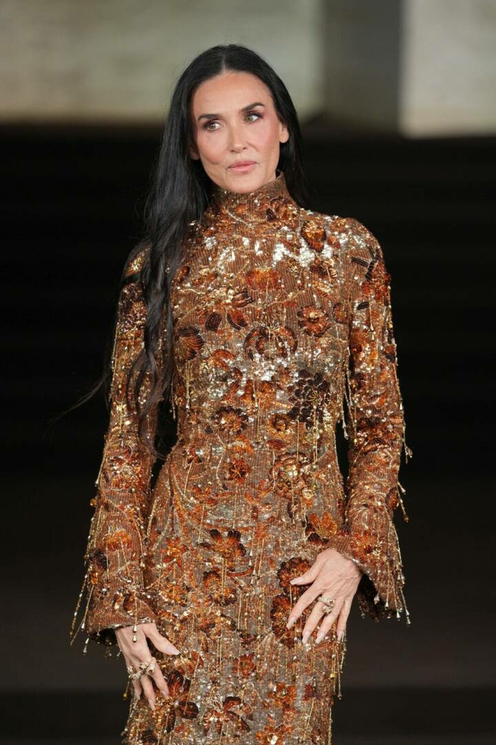 Demi Moore, apariție de senzație la Milano Fashion Week. Ținuta spectaculoasă care a cucerit publicul. GALERIE FOTO - Imaginea 4