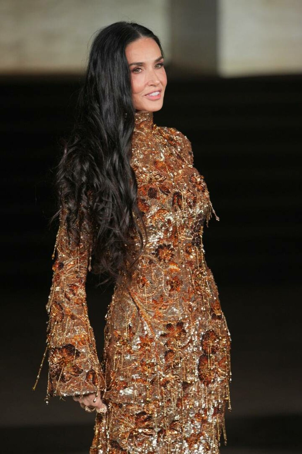 Demi Moore, apariție de senzație la Milano Fashion Week. Ținuta spectaculoasă care a cucerit publicul. GALERIE FOTO - Imaginea 8