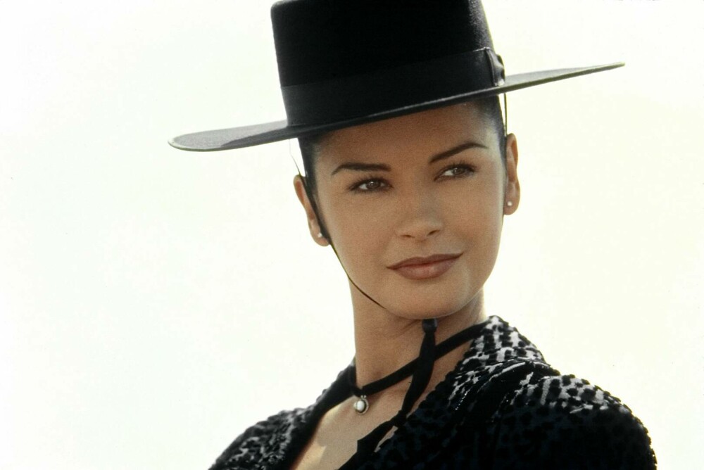 Catherine Zeta-Jones împlineşte 56 de ani. Cum arăta frumoasa actriță la începutul carierei. GALERIE FOTO - Imaginea 18