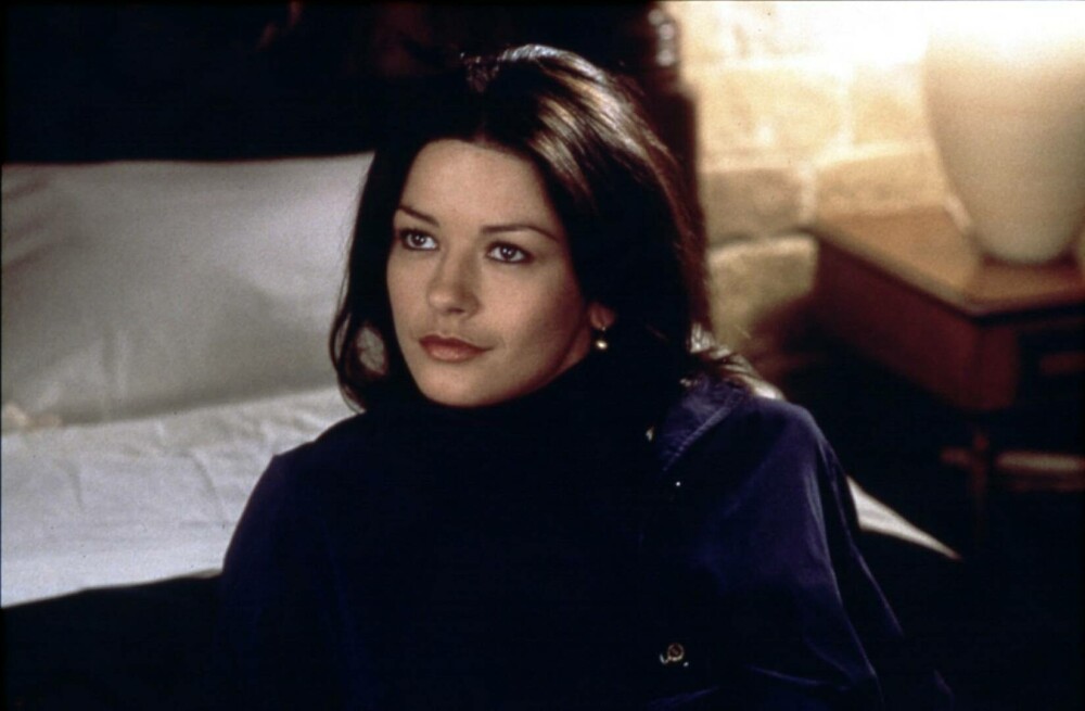 Catherine Zeta-Jones împlineşte 56 de ani. Cum arăta frumoasa actriță la începutul carierei. GALERIE FOTO - Imaginea 22