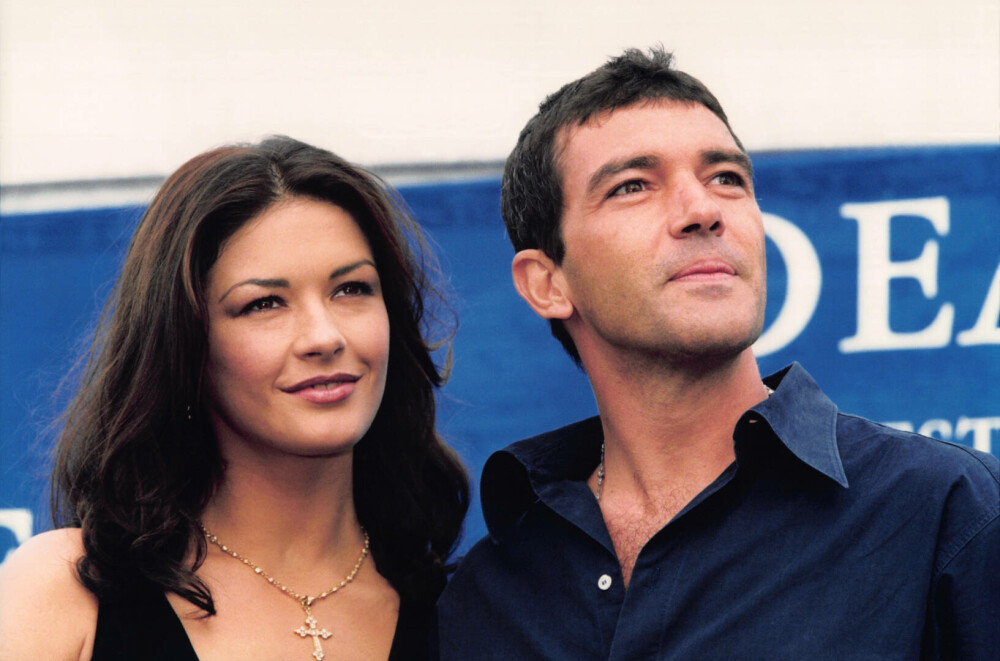 Catherine Zeta-Jones împlineşte 56 de ani. Cum arăta frumoasa actriță la începutul carierei. GALERIE FOTO - Imaginea 39