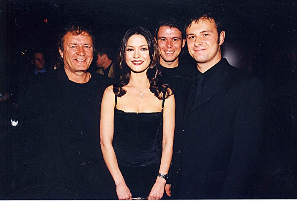 Catherine Zeta-Jones împlineşte 56 de ani. Cum arăta frumoasa actriță la începutul carierei. GALERIE FOTO - Imaginea 40