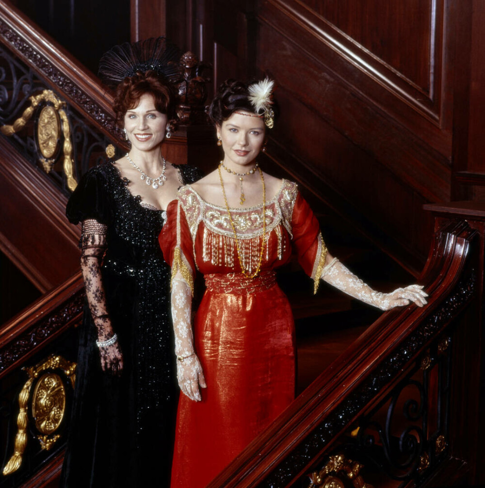 Catherine Zeta-Jones împlineşte 56 de ani. Cum arăta frumoasa actriță la începutul carierei. GALERIE FOTO - Imaginea 44