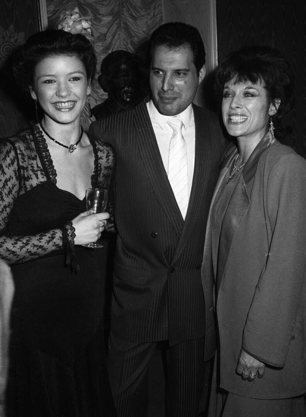 Catherine Zeta-Jones împlineşte 56 de ani. Cum arăta frumoasa actriță la începutul carierei. GALERIE FOTO - Imaginea 48