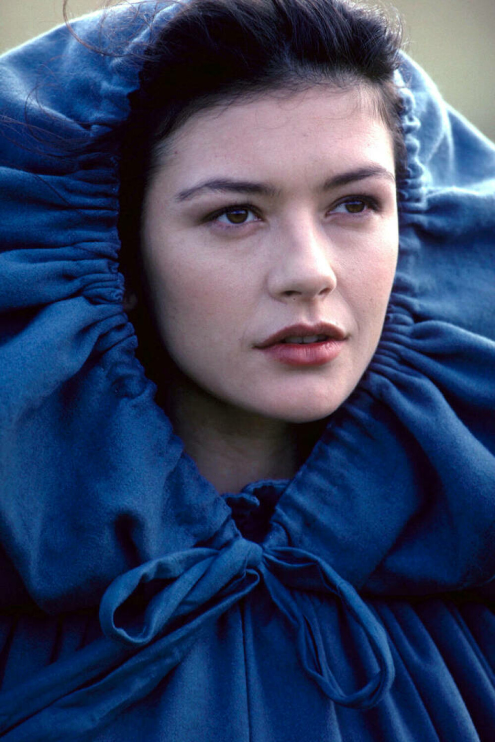 Catherine Zeta-Jones împlineşte 56 de ani. Cum arăta frumoasa actriță la începutul carierei. GALERIE FOTO - Imaginea 58