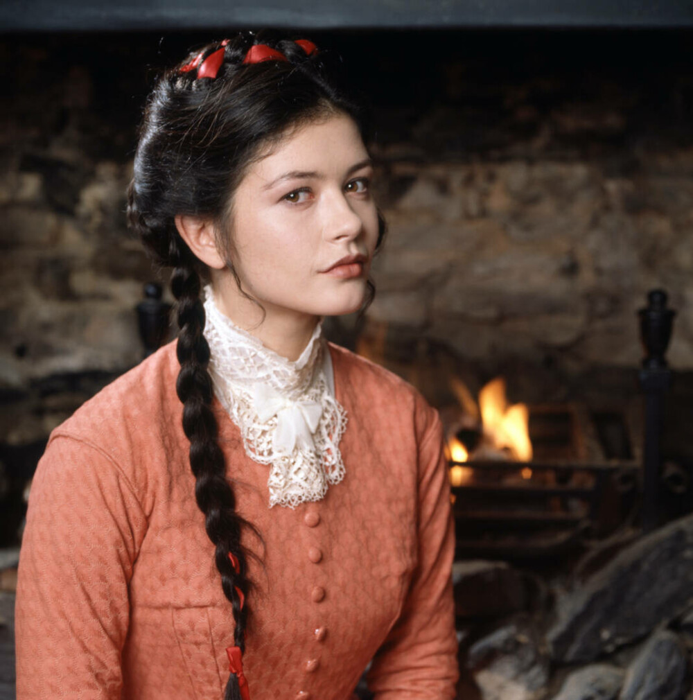 Catherine Zeta-Jones împlineşte 56 de ani. Cum arăta frumoasa actriță la începutul carierei. GALERIE FOTO - Imaginea 60