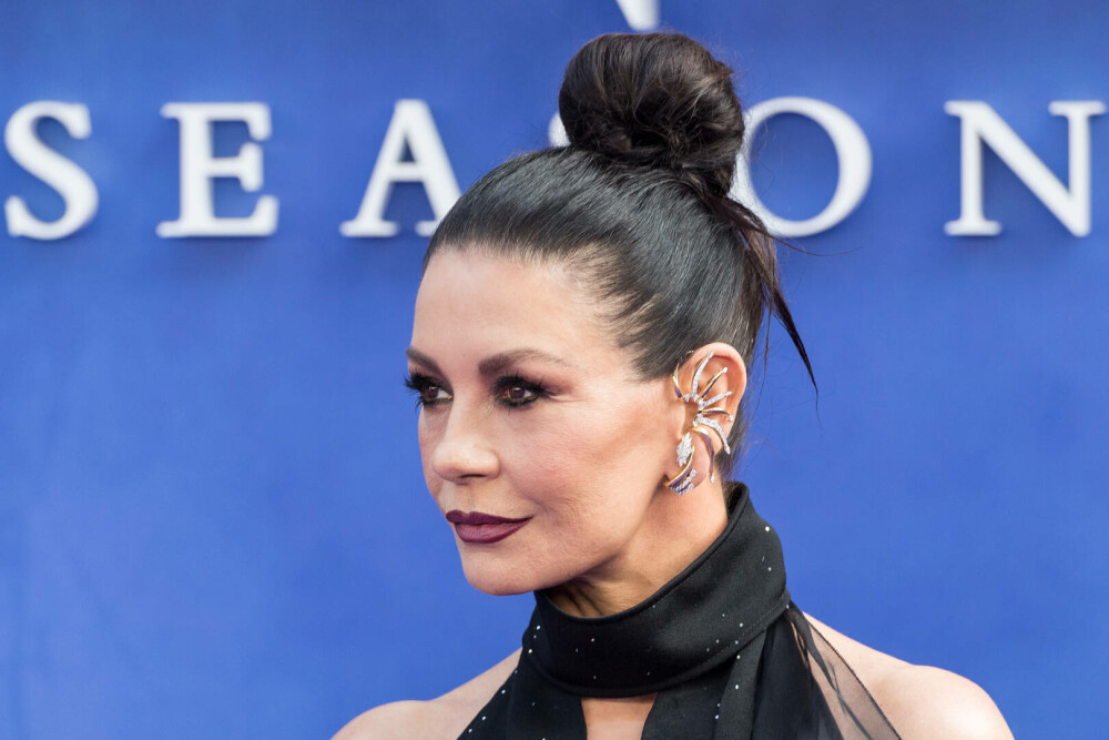 Catherine Zeta-Jones împlineşte 56 de ani. Cum arăta frumoasa actriță la începutul carierei. GALERIE FOTO - Imaginea 64