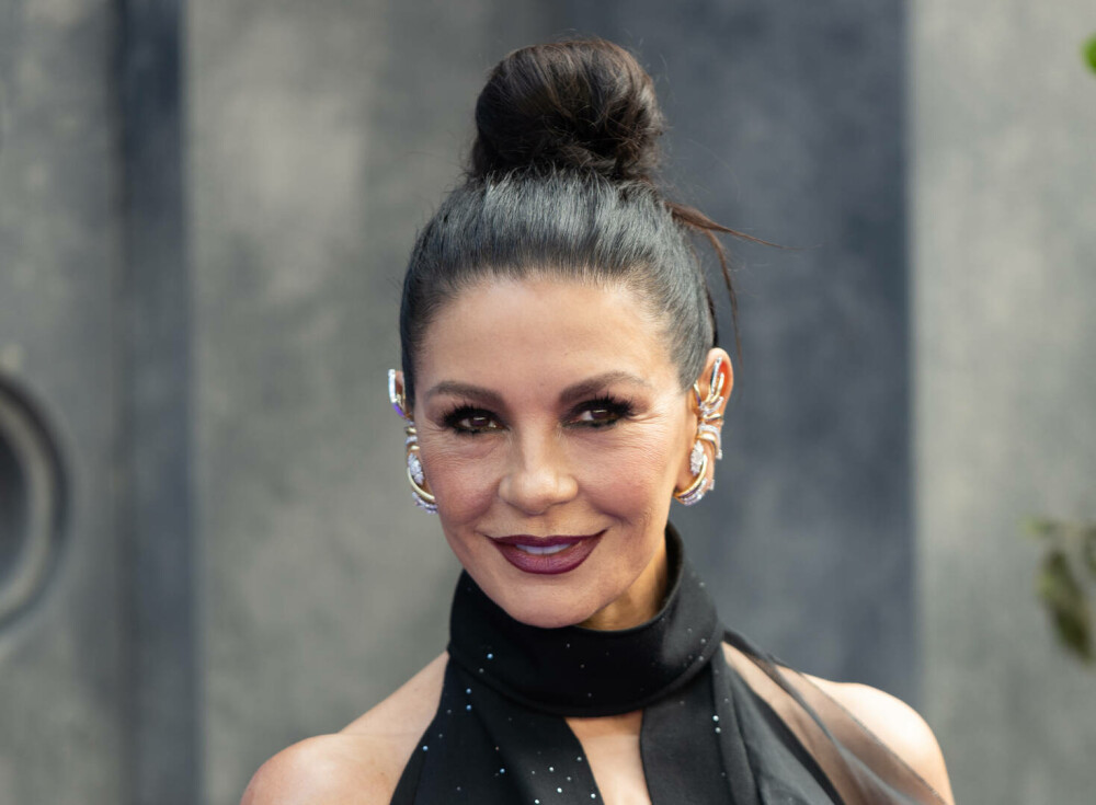 Catherine Zeta-Jones împlineşte 56 de ani. Cum arăta frumoasa actriță la începutul carierei. GALERIE FOTO - Imaginea 68
