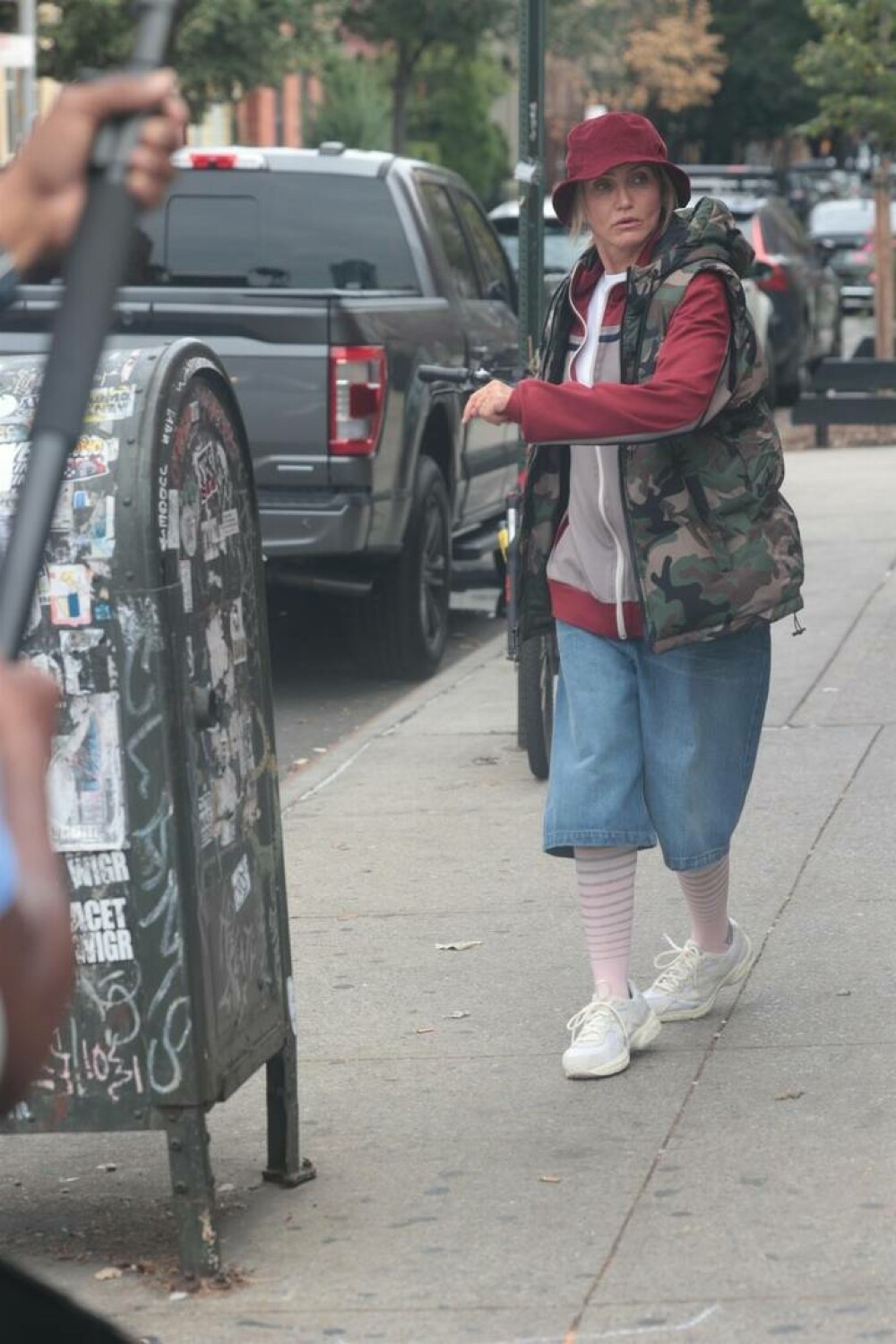 Cameron Diaz, de nerecunoscut. Cum au surprins-o paparazzii pe străzile din New York. GALERIE FOTO - Imaginea 3