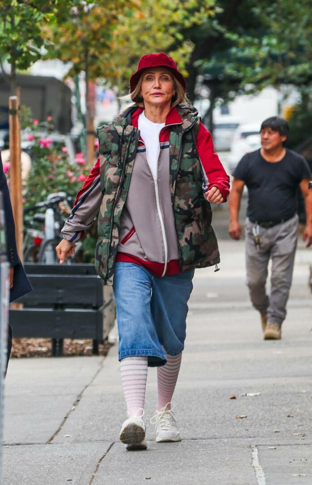 Cameron Diaz, de nerecunoscut. Cum au surprins-o paparazzii pe străzile din New York. GALERIE FOTO - Imaginea 9