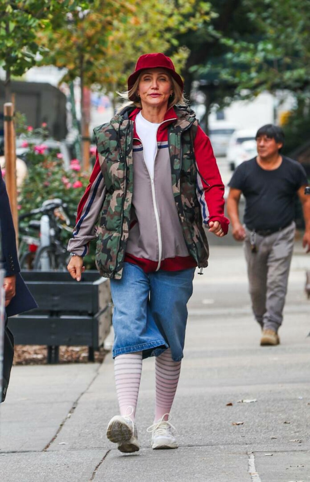 Cameron Diaz, de nerecunoscut. Cum au surprins-o paparazzii pe străzile din New York. GALERIE FOTO - Imaginea 10