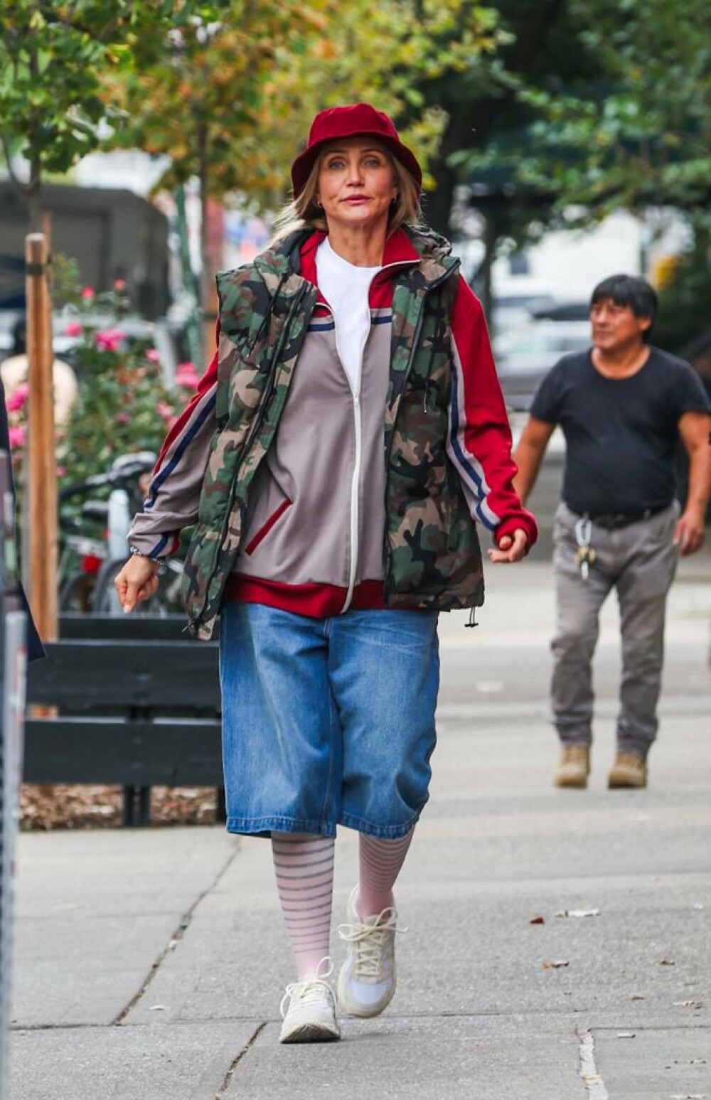 Cameron Diaz, de nerecunoscut. Cum au surprins-o paparazzii pe străzile din New York. GALERIE FOTO - Imaginea 11