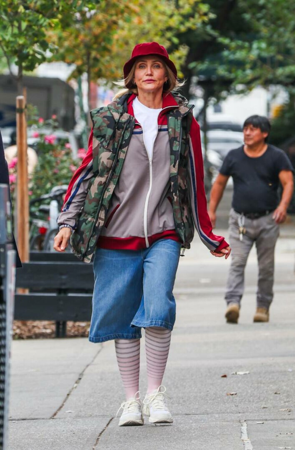 Cameron Diaz, de nerecunoscut. Cum au surprins-o paparazzii pe străzile din New York. GALERIE FOTO - Imaginea 12