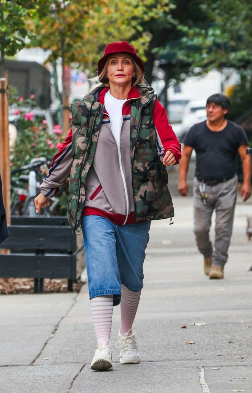 Cameron Diaz, de nerecunoscut. Cum au surprins-o paparazzii pe străzile din New York. GALERIE FOTO - Imaginea 13