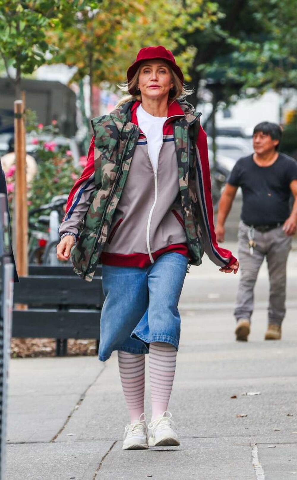 Cameron Diaz, de nerecunoscut. Cum au surprins-o paparazzii pe străzile din New York. GALERIE FOTO - Imaginea 14