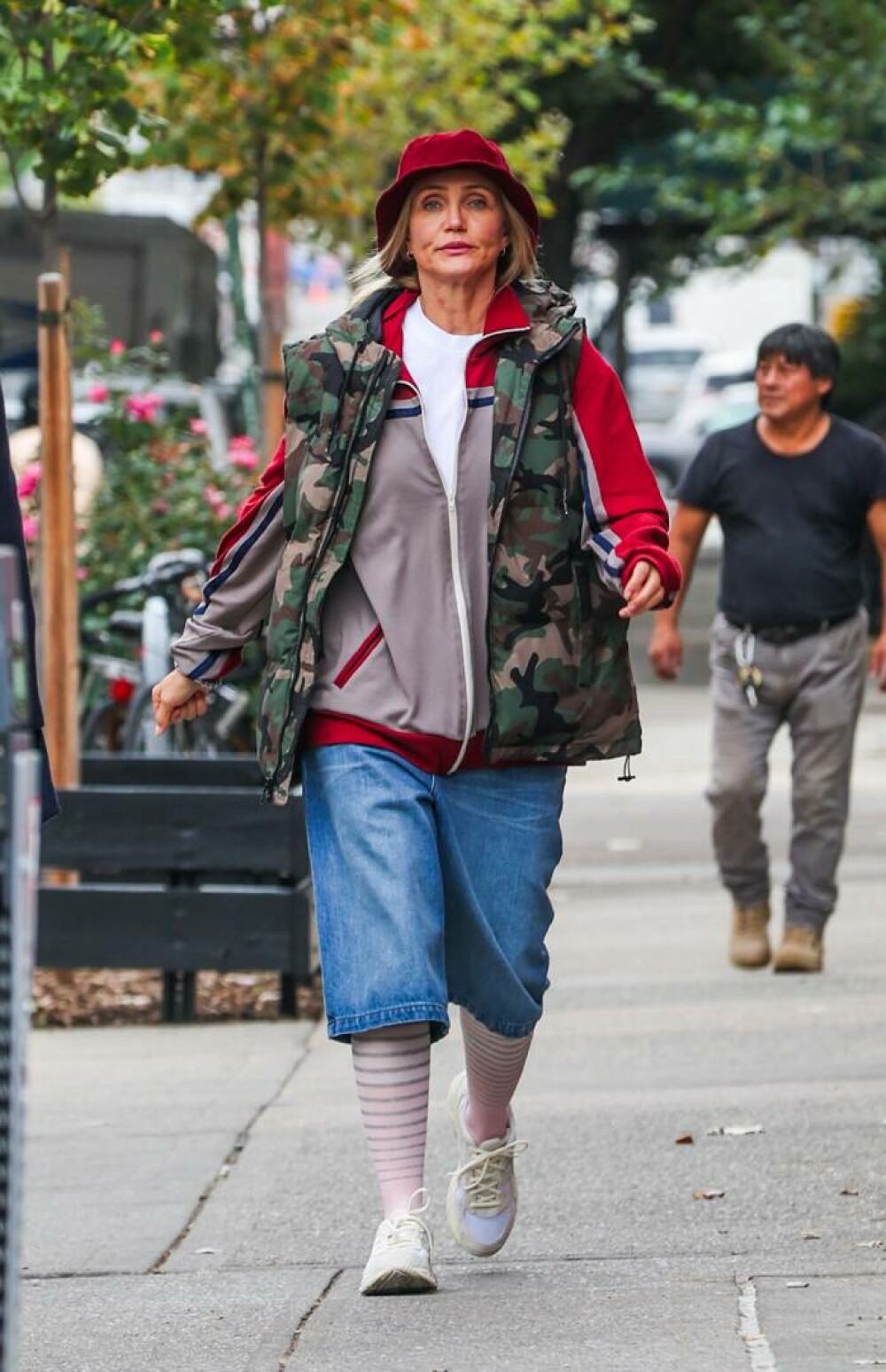Cameron Diaz, de nerecunoscut. Cum au surprins-o paparazzii pe străzile din New York. GALERIE FOTO - Imaginea 15